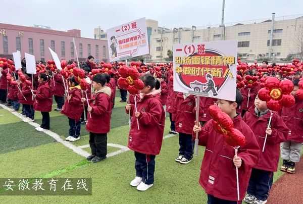 ������Сѧ�׶�԰ӭ��������ѧ�����Ƽ����ܡ��������졢��У������������ѧ��һ�Ρ�