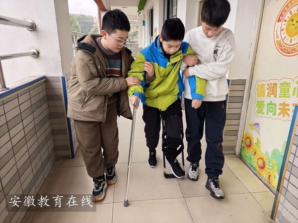 ����Сѧ��չ������ѧ���桯����ʱ �������������ꡱ����ʵ���