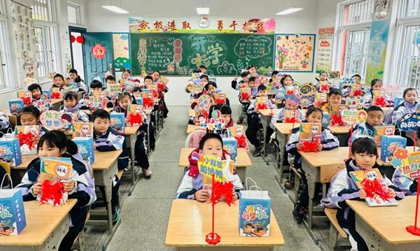 ����ɽ�л�ɽ���������ġ��ж��������ߡ����磬��ѧ��һ�λ��������ɳ�