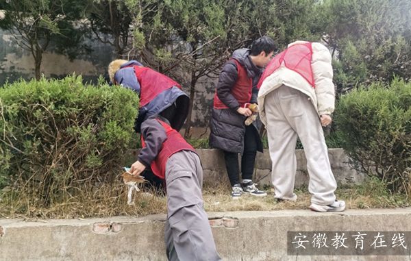 ��ɽ�ض���ѧУ�����´���ů ־Ը������