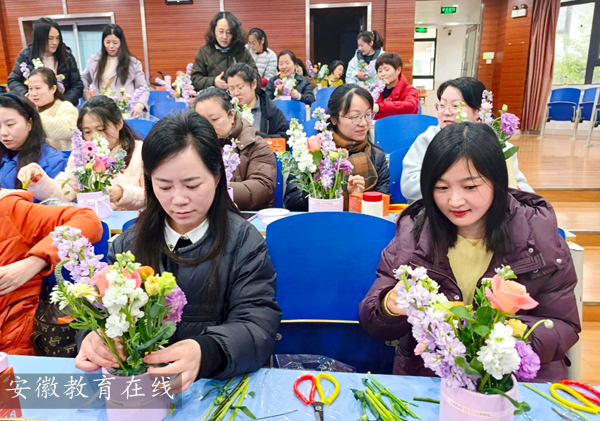 ����һ�оٰ조���ˡ���Ů������廨�