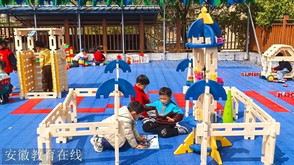 ʯ������׶�԰��չ�����Ļ���ɫ����