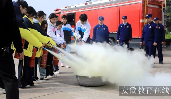 �����е�ʮ����ѧ������������Ԯ֧������վ��չ������ȫ��ѵ