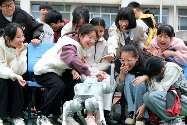 ���Ÿ��ܿƼ� ʵ������˼ά �����Ϸ��а����������ʵ����ѧ��ʮ����Ƽ���ʢ��Ļ