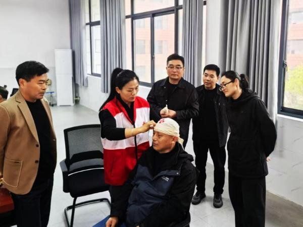 �ػ����������ȡ������� �����Ϫְҵ����ѧУ��չ��ְ��Ӧ���Ȼ�ר����ѵ