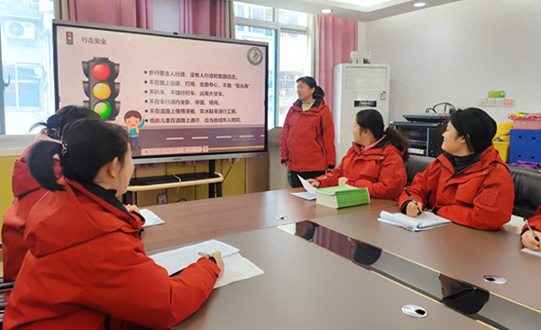 �Ϸ��а��׽��������������ģ���ͨ��ȫ����ͯ�Ĺ���ƽ������·