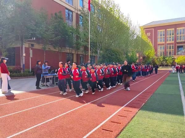 �ʶ��ض���ʵ��Сѧ���ܲٱ��� ǿ������