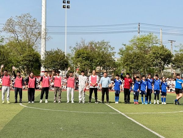 ��С���ϣ��������೬�������� �����Ϸ�������Сѧ���ϻ�԰��У���߽�У԰����������Ļ