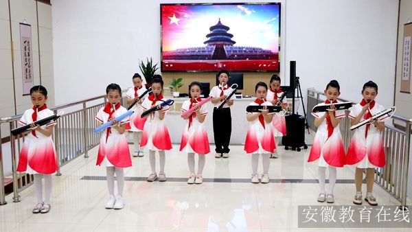 ʮ������ѧУ�������ࣺϷ��������ͯ�� ���������ɳ�