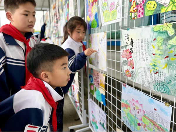 ��ī������ �����ͯ�ġ�����ɽ��÷��ʵ��ѧУ��������滭���ֳ�����Ʒչ