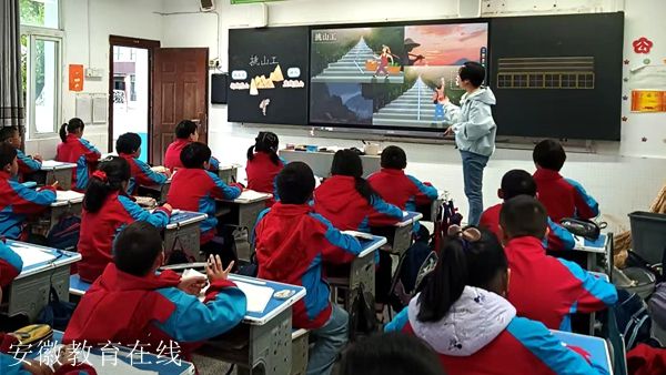 �������ѧУ��չAI�������Ľ�ѧУ������