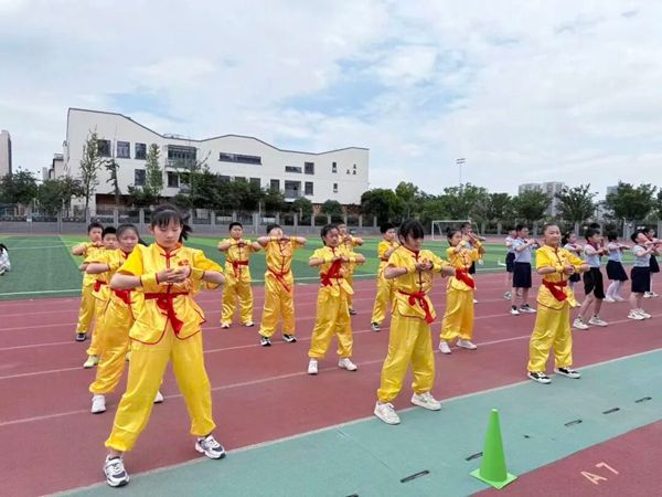 ����չ�绪�����Ϸ�������·Сѧ���꼶�˶ν�����Բ����Ļ