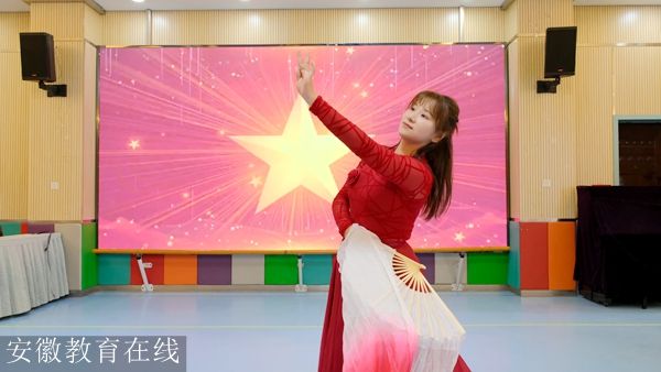 ���������������׶�԰��չ����ɫ��ʦ�ڡ��