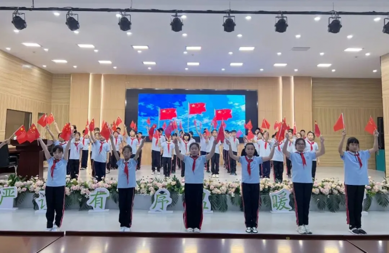 ��������  ������������Ϸ�������·Сѧ��չ˫������ʵ���