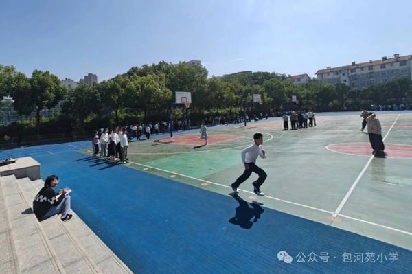 �˶���������  Э�����ܳɳ������Ϸ��а���ԷСѧ��չ���꼶�����Ÿ��