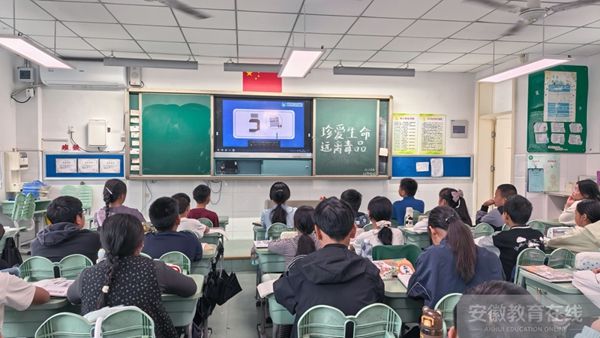 �䰮���� Զ�붾Ʒ�����Ϸ��н�����Сѧ�塢���꼶��չ����������
